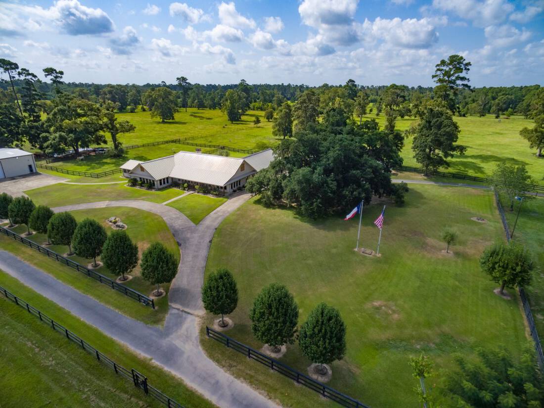 4 oaks front of house aerial