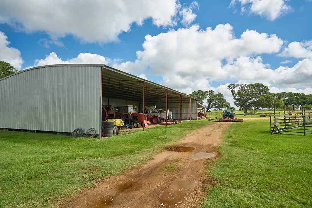 6-S-Cattle-equipment-shed