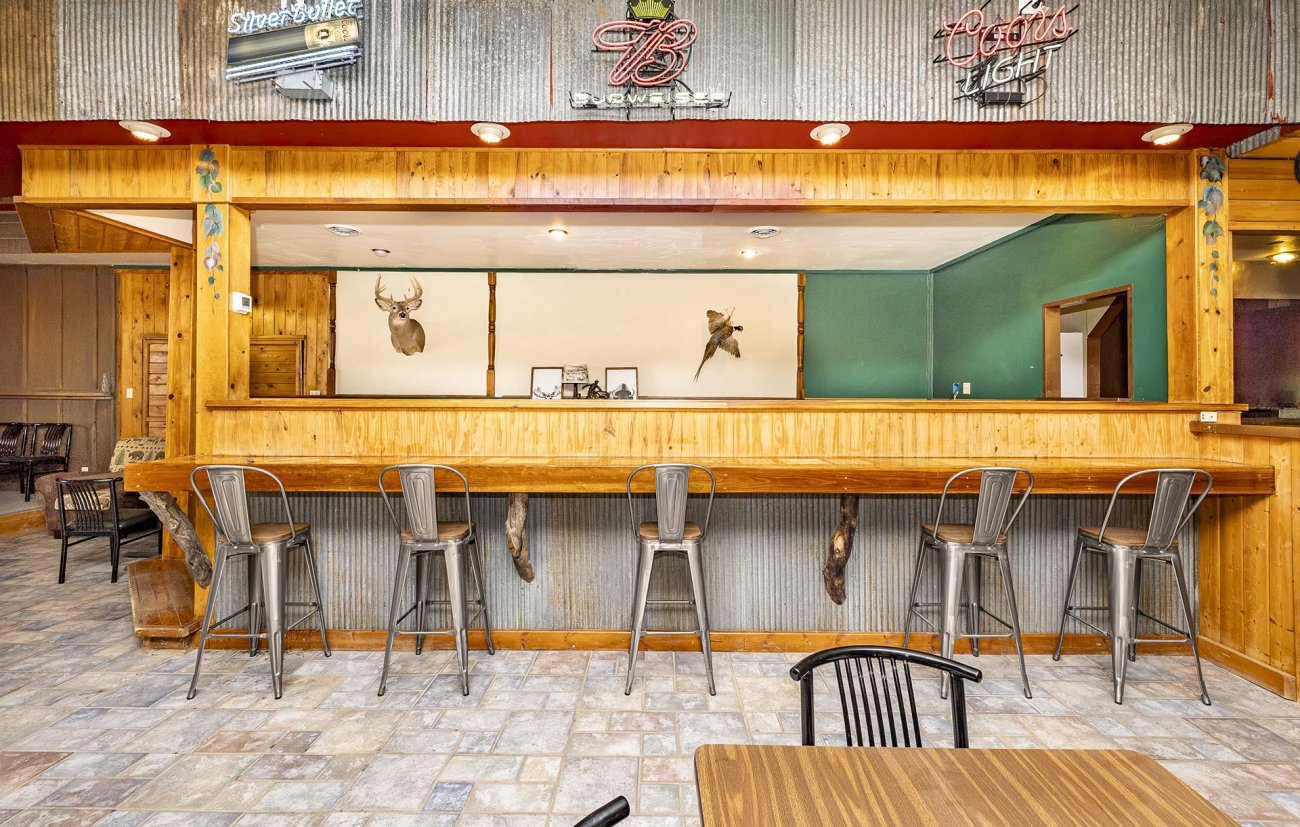 cantina-bar-with-neon-signs-and-taxidermy-colorado-bow-barrel-lodge