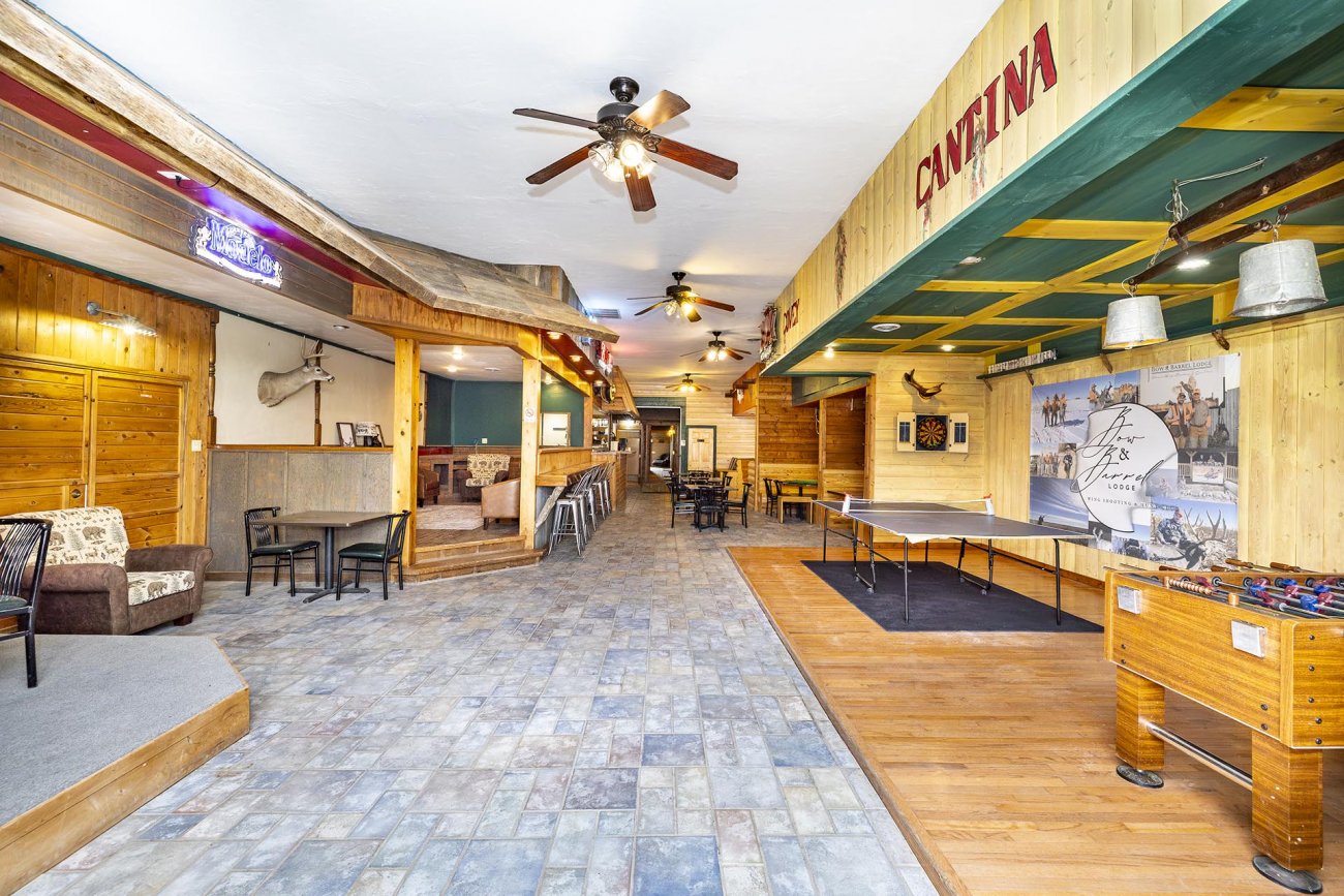 lodge-cantina-entertainment-space-colorado-bow-barrel-lodge