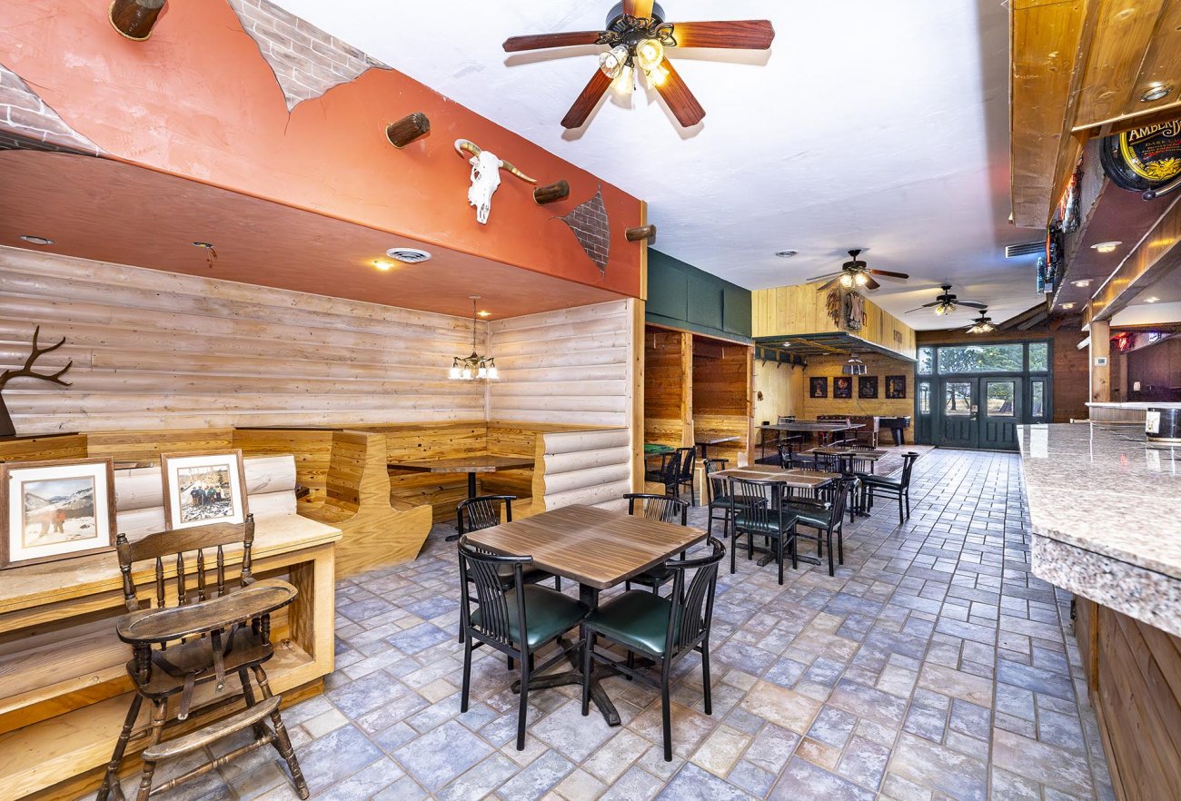 lodge-interior-with-mixed-dining-and-recreation-space-colorado-bow-barrel-lodge