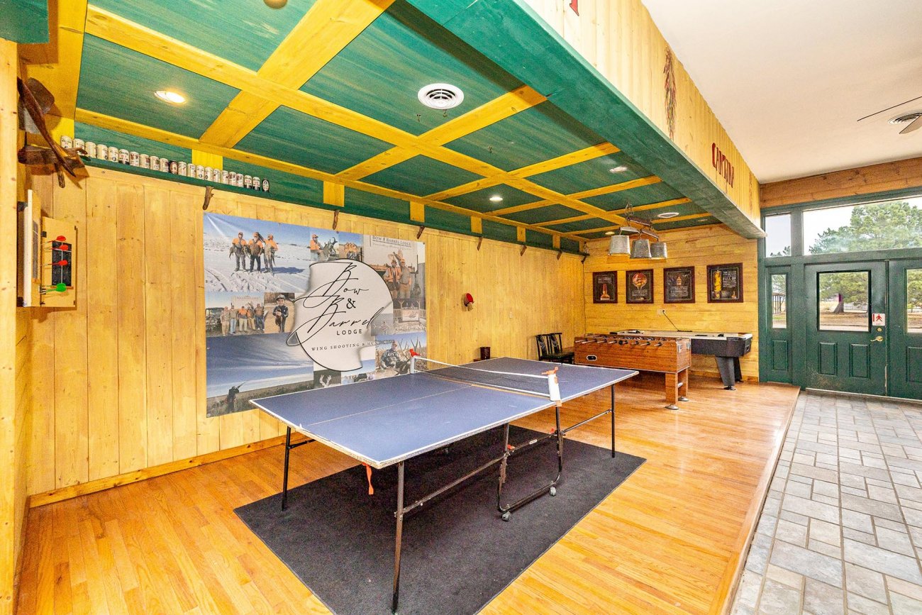 lodge-with-ping-pong-foosball-and-dartboard-colorado-bow-barrel-lodge