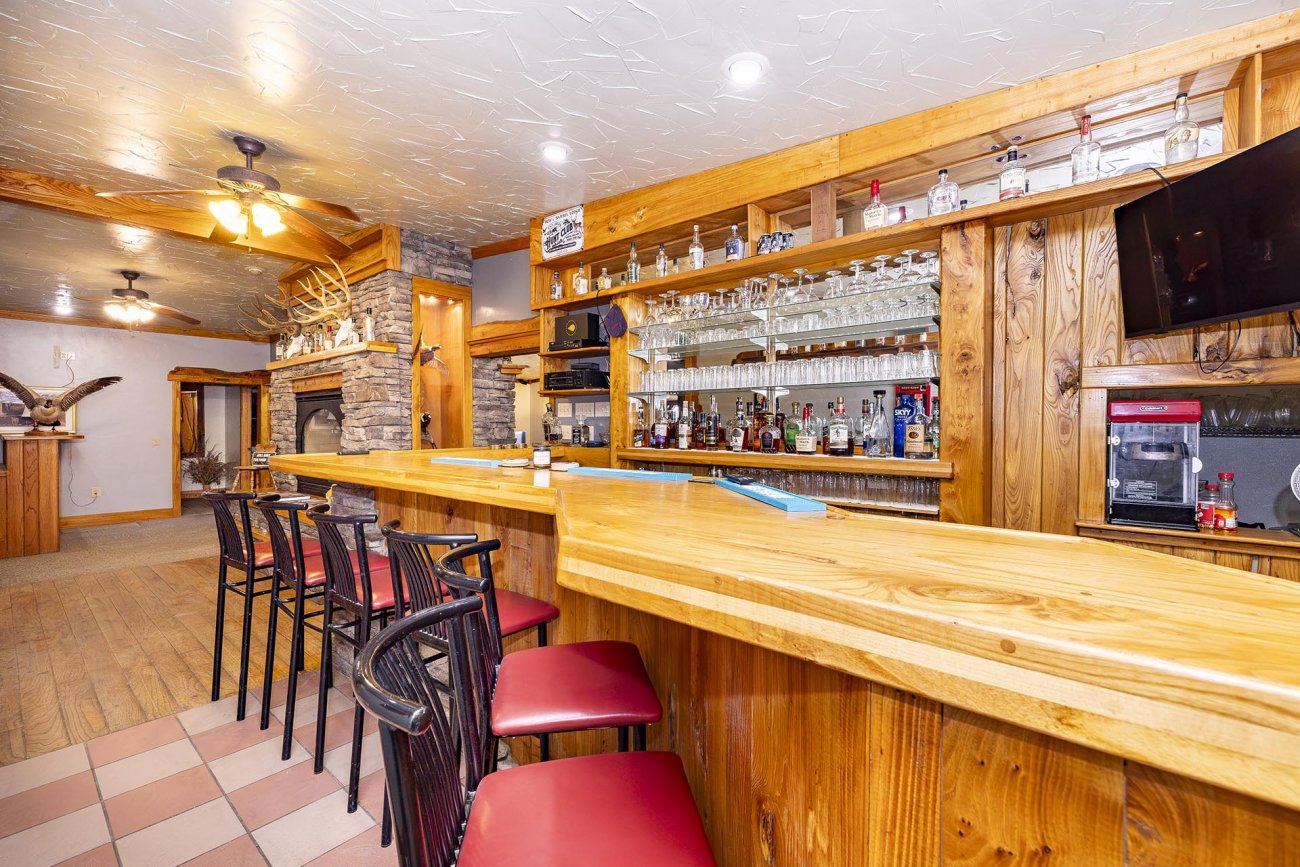 private-lodge-bar-colorado-bow-and-barrel-lodge-colorado-bow-barrel-lodge