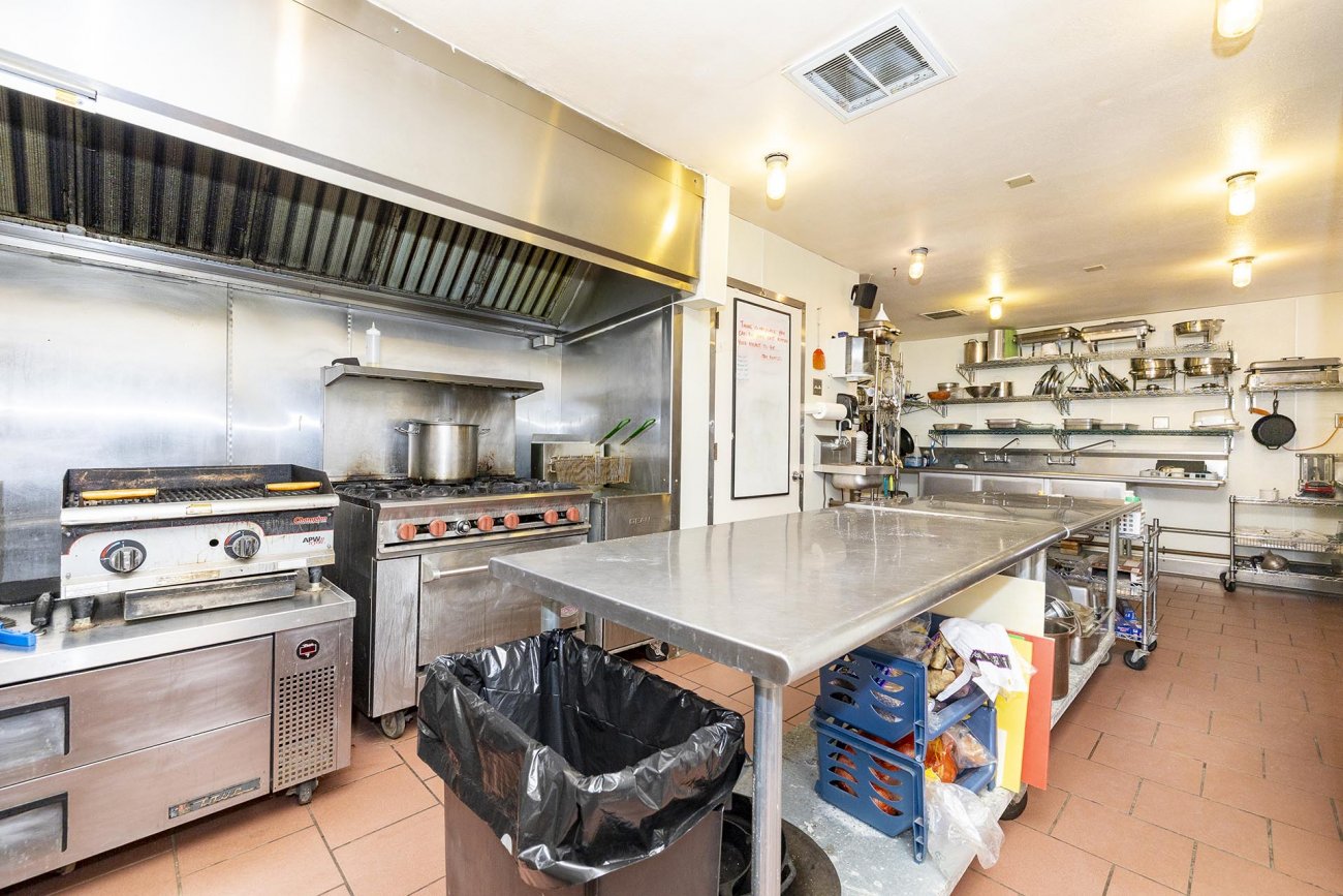 property-with-commercial-kitchen-colorado-bow-barrel-lodge