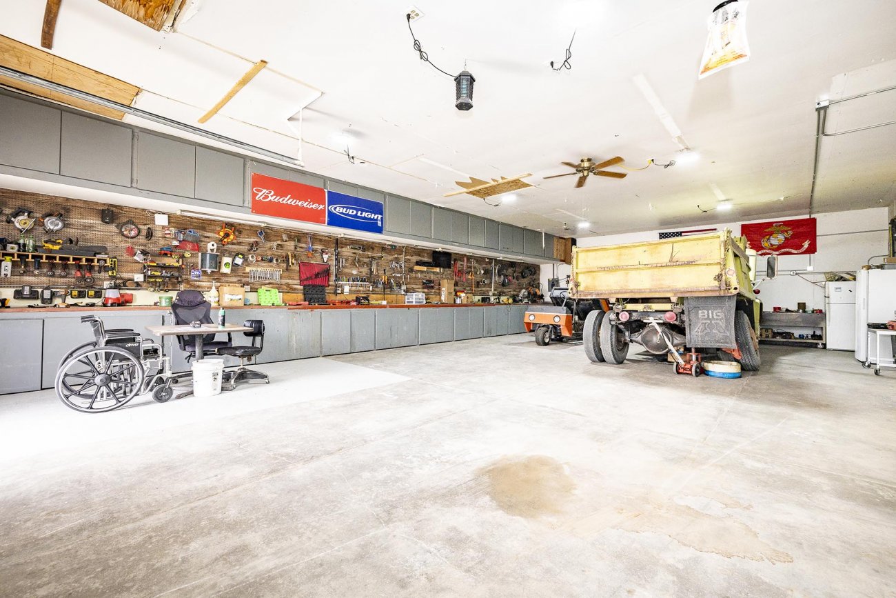 workshop-with-tools-colorado-bow-barrel-lodge