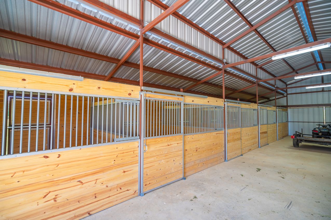 40.-second-guest-house-inside-stables