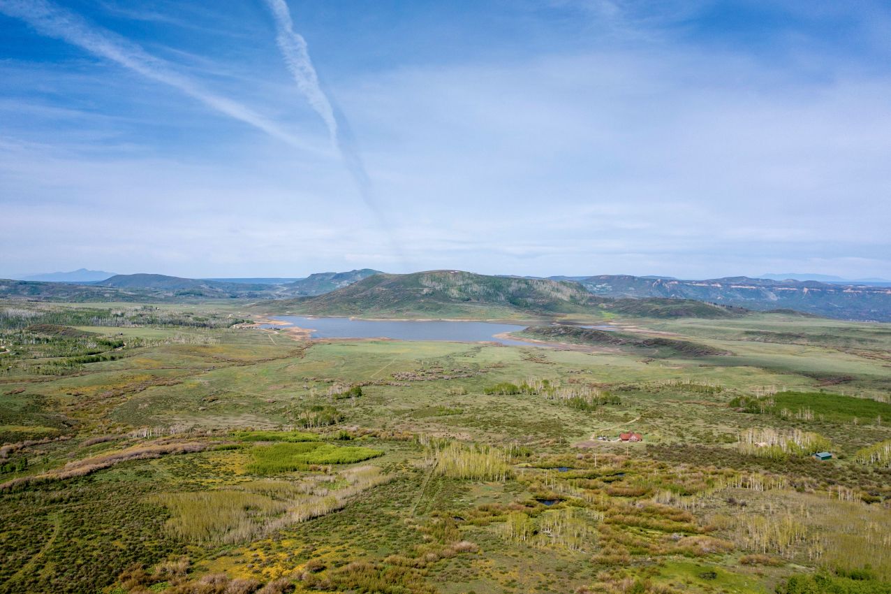 Long-view-of-Groundhog-reservoir-Colorado-Brumley-Aspen-Waters-Ranch