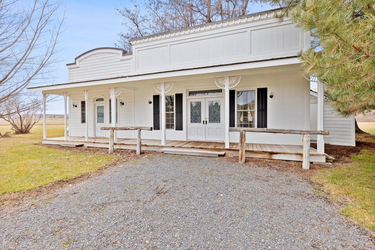 exterior-of-saloon-oregon-criterion exterior-of-saloon-oregon-criterion