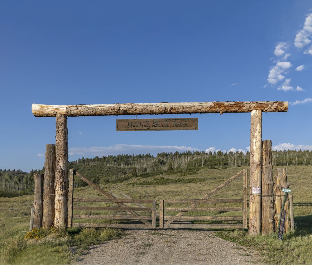 Entry-Gate-Colorado-Four-Shooting-Stars-Ranch
