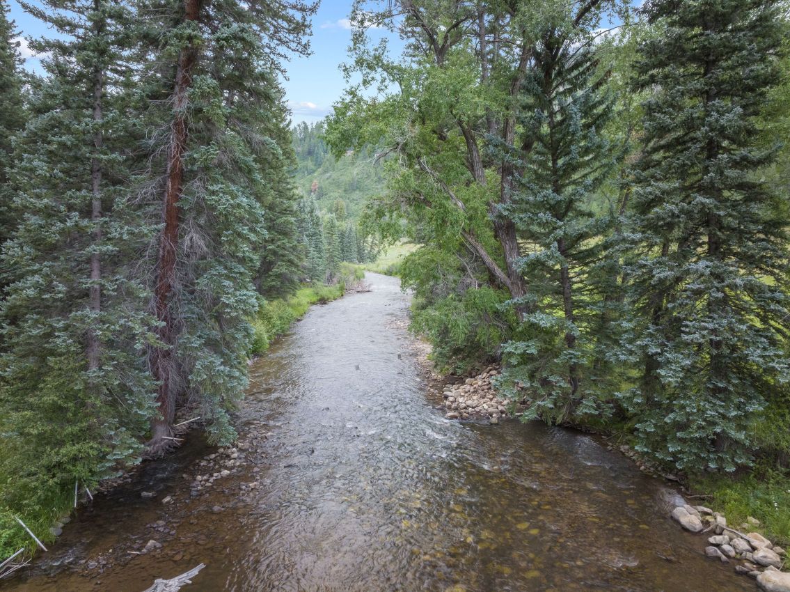 river-and-spruce-colorado-goble-creek-ranch