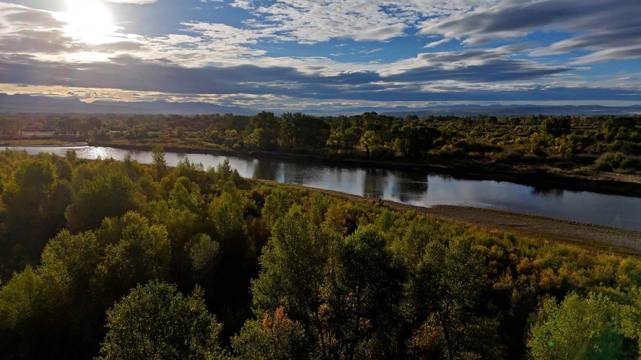 Big-Sky-Skiing-Montana-Jefferson-River-Hoimestead