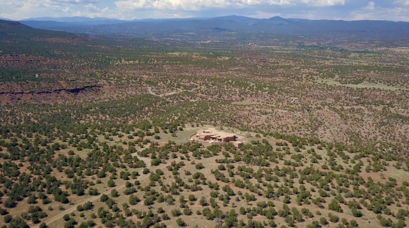 drone-house-looking-north-new-mexico-mesa-springs-ranch