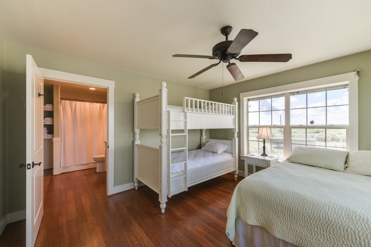 25-guest-room-1