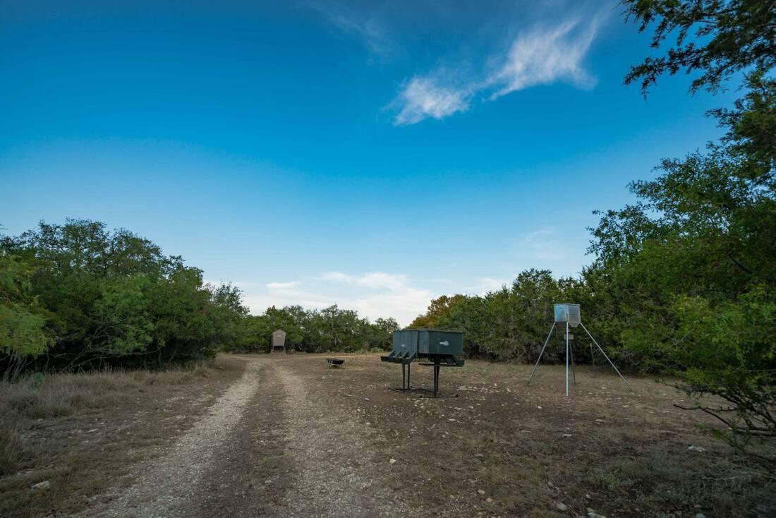 Ideal blind and feed station for hunting
