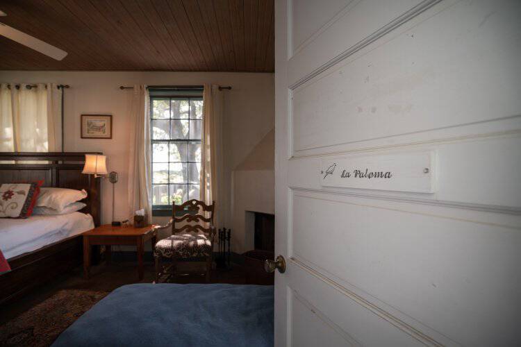 las-paloms-bedroom