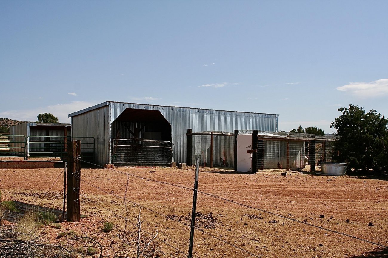 barn-new-mexico-plaza-blanca
