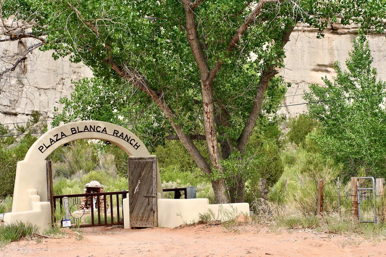 ranch-gate-new-mexico-plaza-blanca