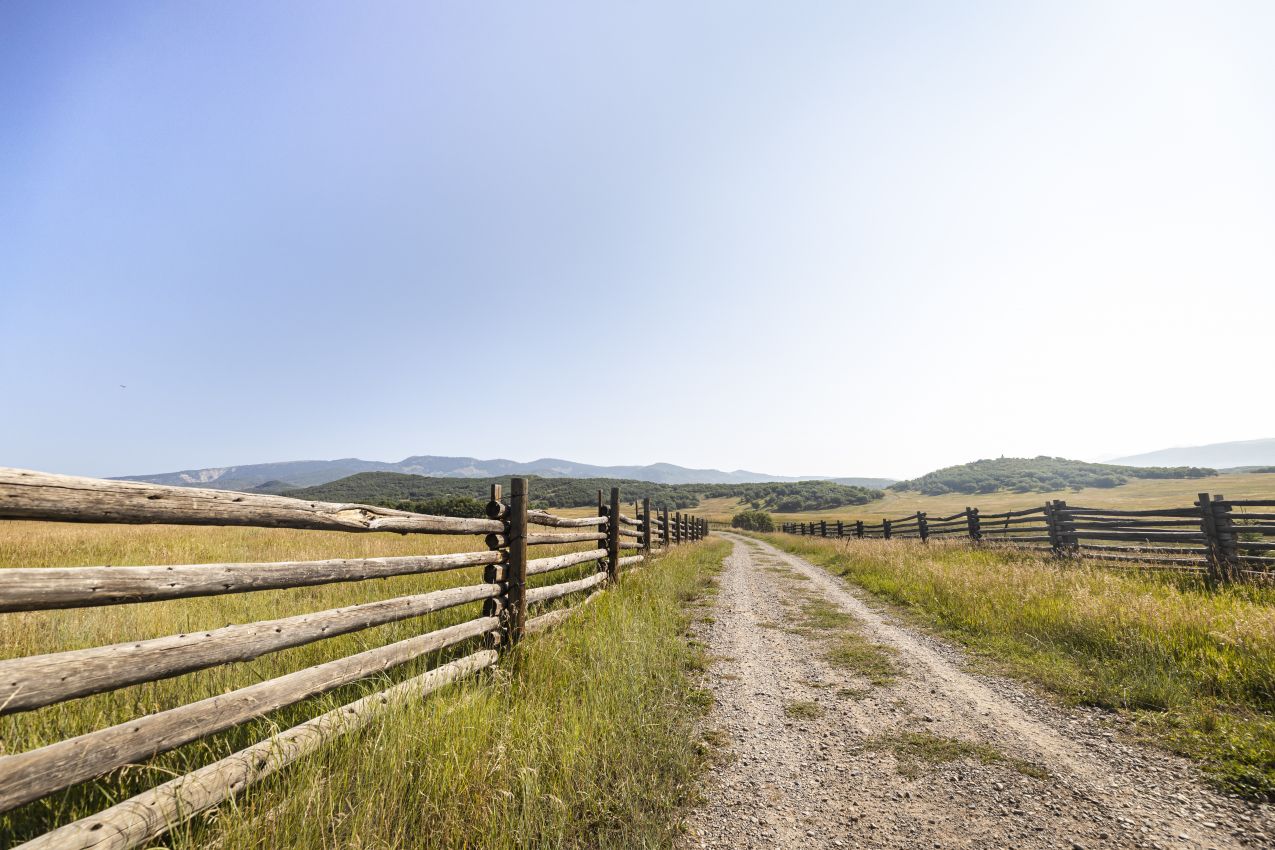Fence-Hay-Meadow-4-Colorado-Ragged-Mountain-Ranch