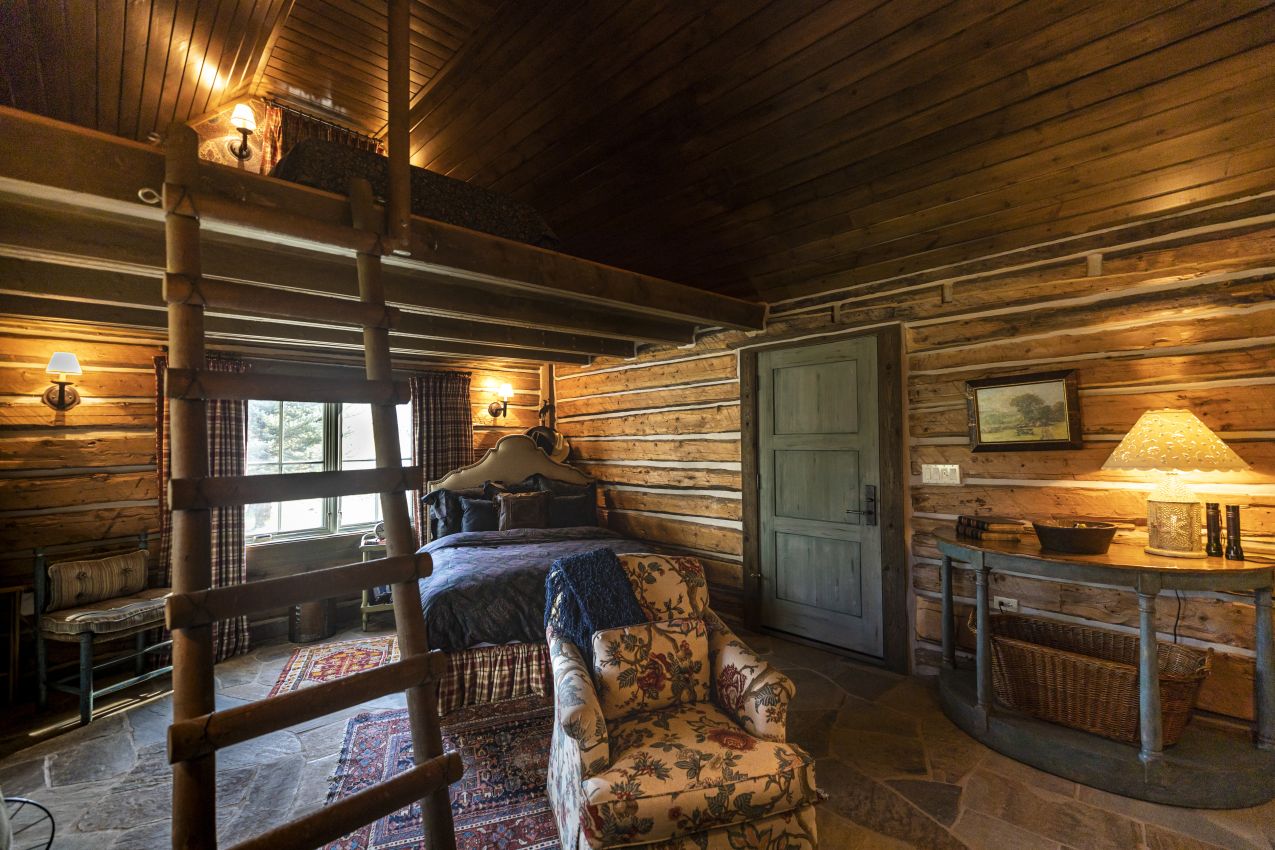Main-Bedroom-1-Twin-Cabins-Colorado-Ragged-Mountain-Ranch