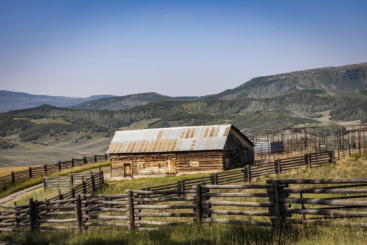 Outbuilding-Barn-Colorado-Ragged-Mountain-Ranch