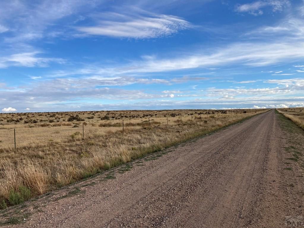 road-along-the-west-side-colorado-saddoris-ranch-east