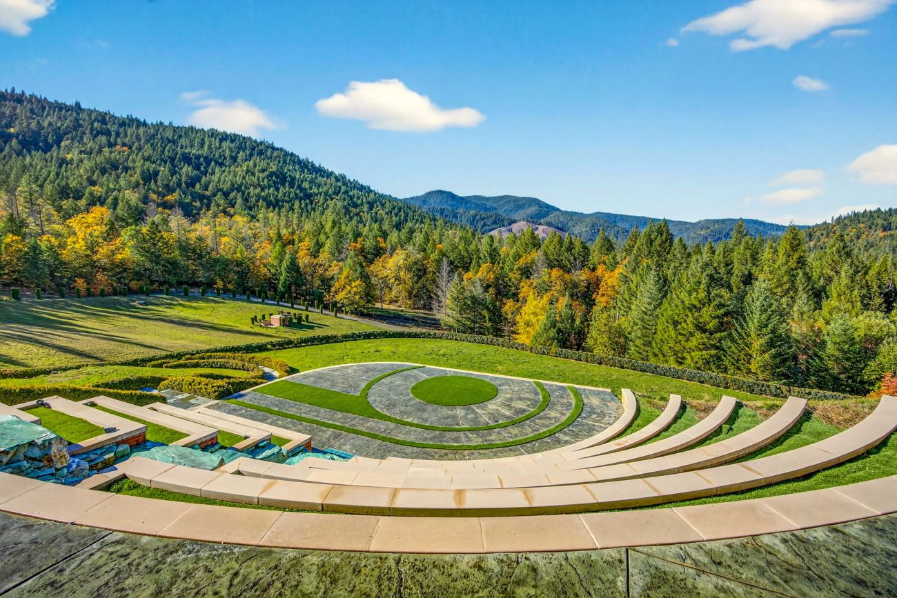 ampitheater-oregon-the-bird-estate