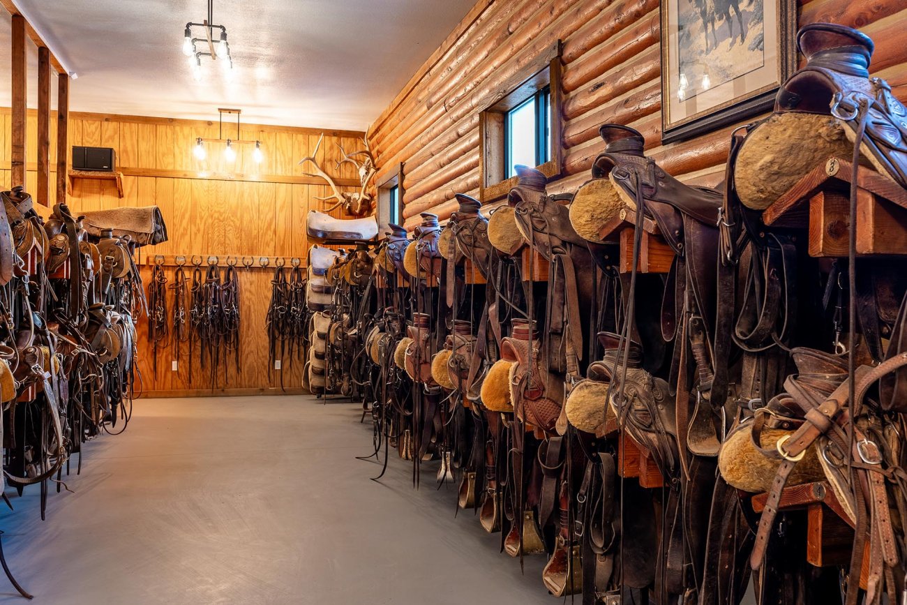 guest-ranch-for-sale-wyoming-the-hideout-lodge-guest-ranch