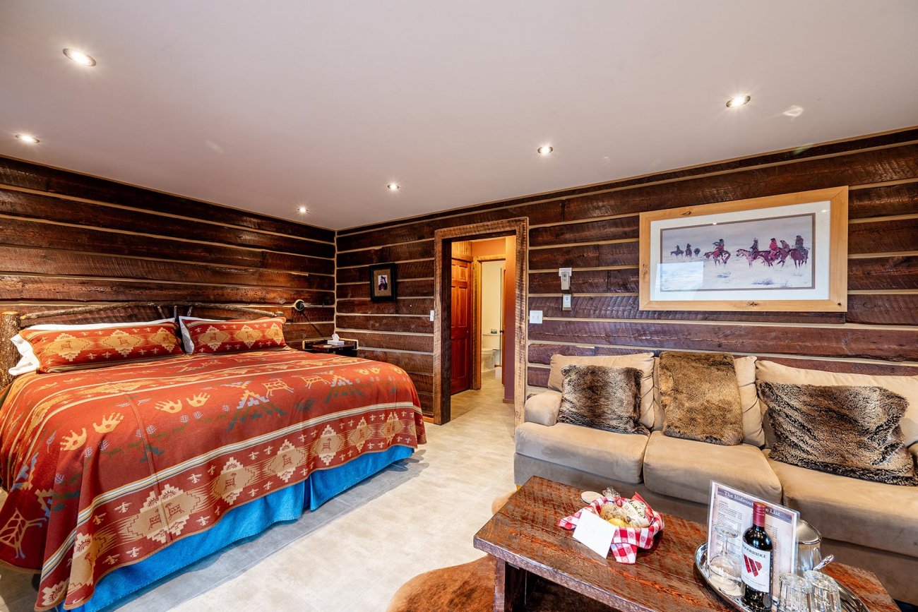 horseback-riding-ranch-business-wyoming-the-hideout-lodge-guest-ranch