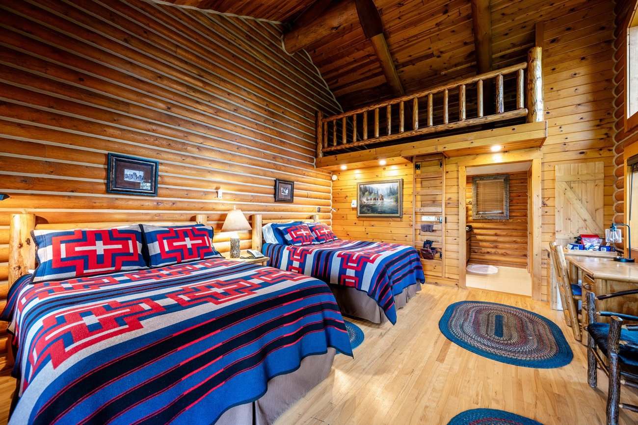luxury-lodge-for-sale-wyoming-thee-hideout-lodge-guest-ranch