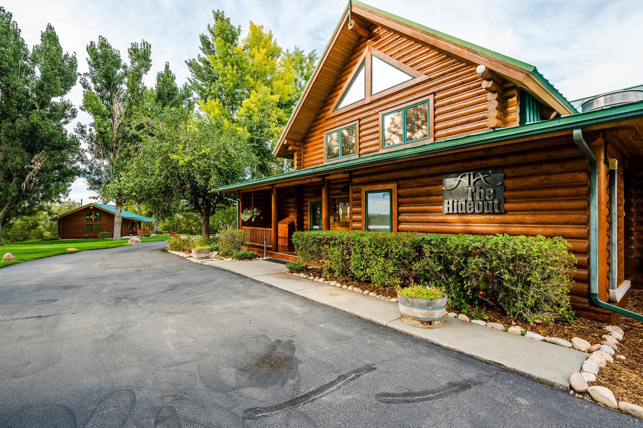 ranch-business-listing-wyoming-hideout-lodge-guest-ranch