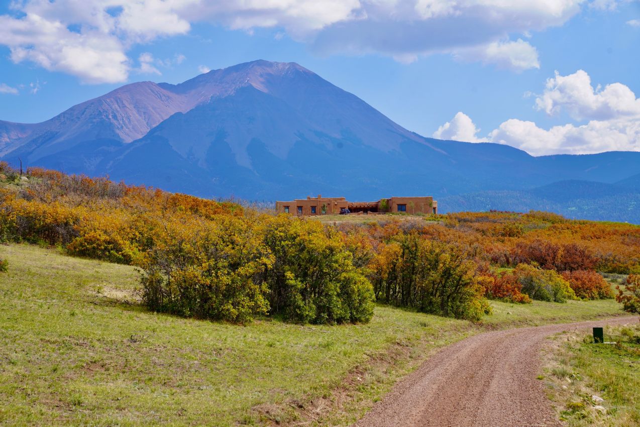 West-Spanish-Peak-in-Autumn-Colorado-Ventana-al-Cielo