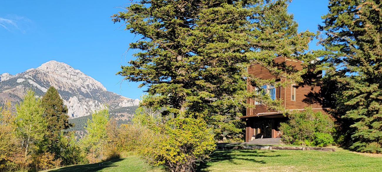 main-house-doug-fir-ross-peak-montana-windcall-ranch