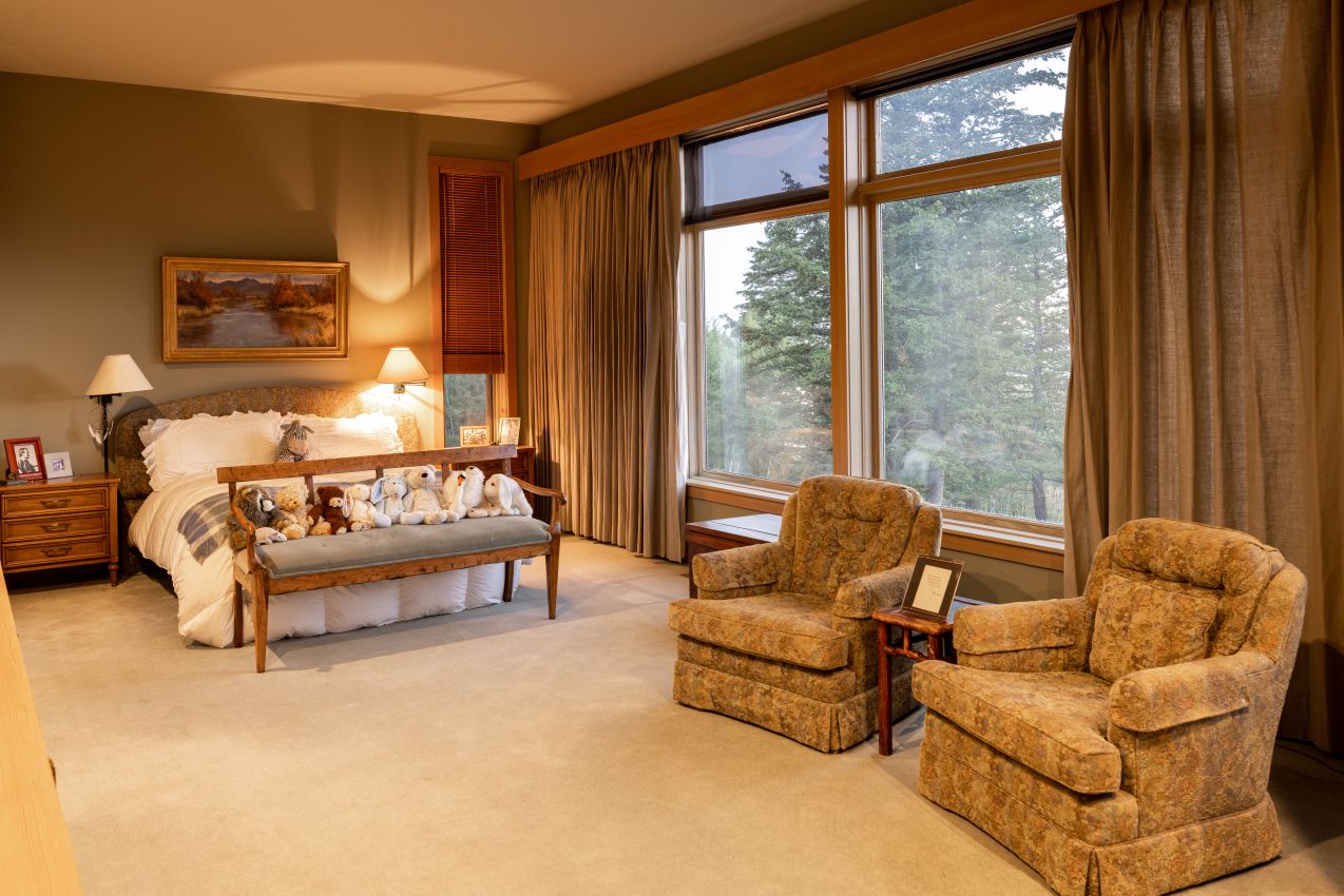 master-bedroom-main-residence-montana-windcall-ranch
