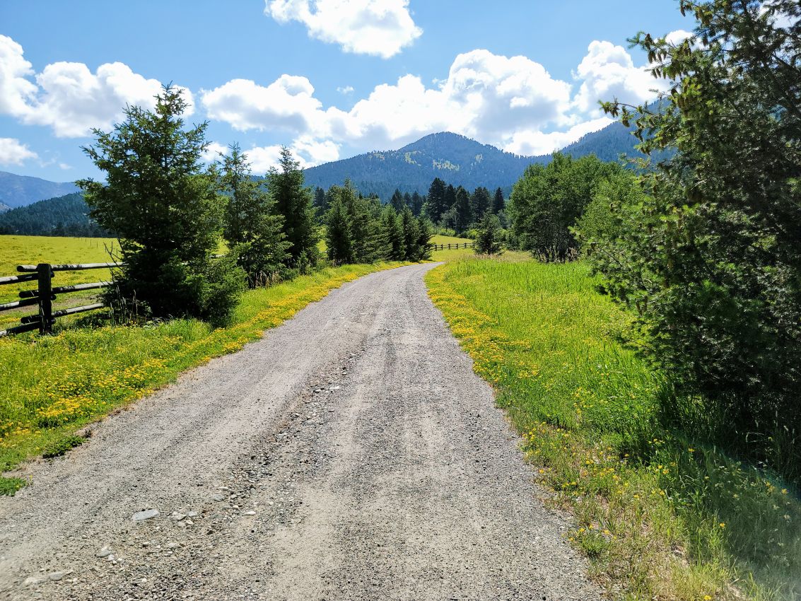 road-montana-windcall-ranch