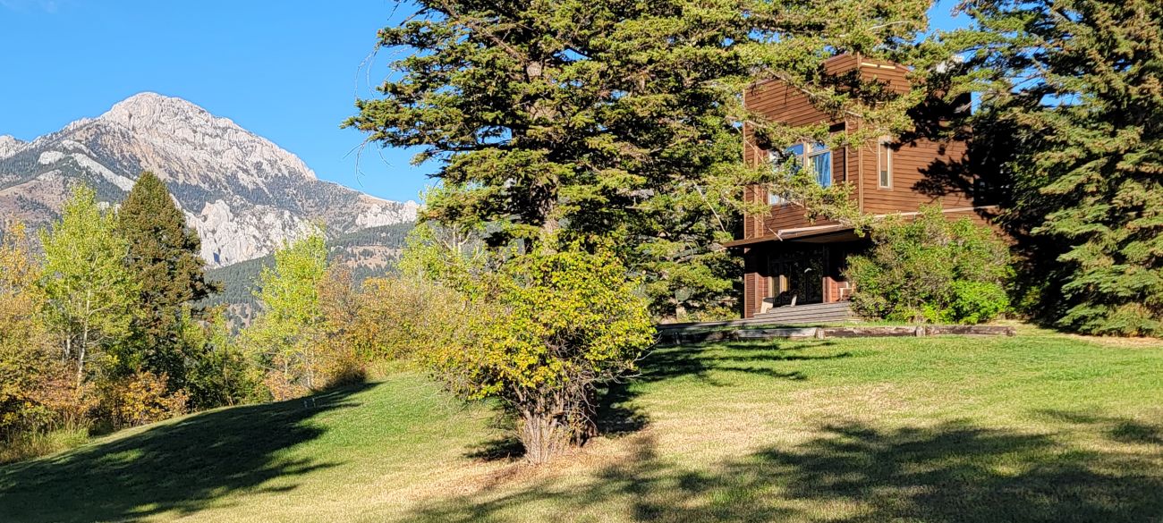 ross-peak-main-residence-montana-windcall-ranch